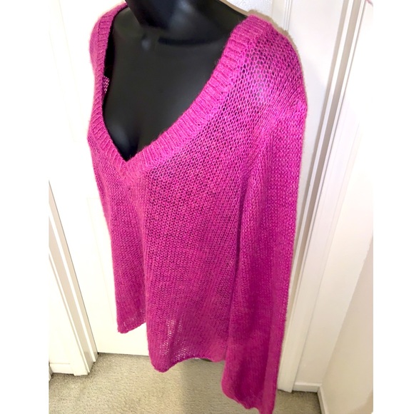 Lovers and Friends Rhiannon V Neck in fuchsia –– NWT - Picture 7 of 13